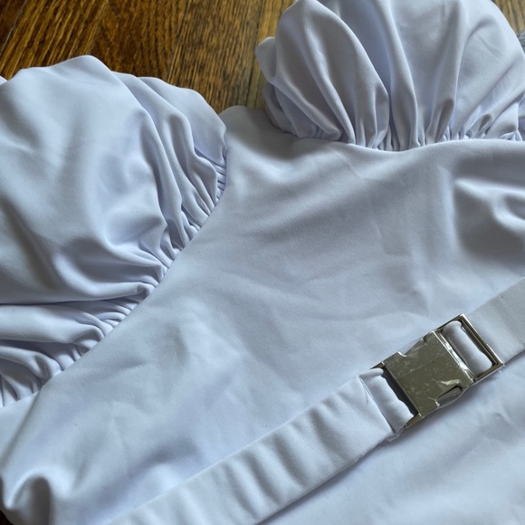 White one piece bather - Picture 2 of 3